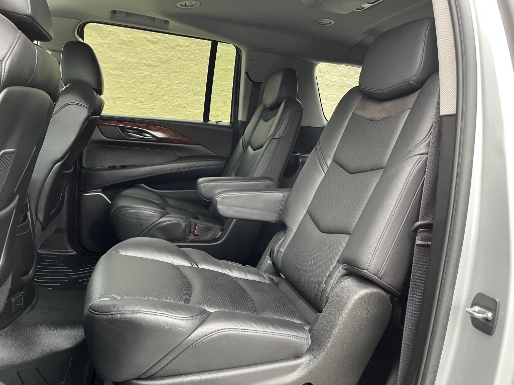 2016 Cadillac Escalade ESV Luxury photo