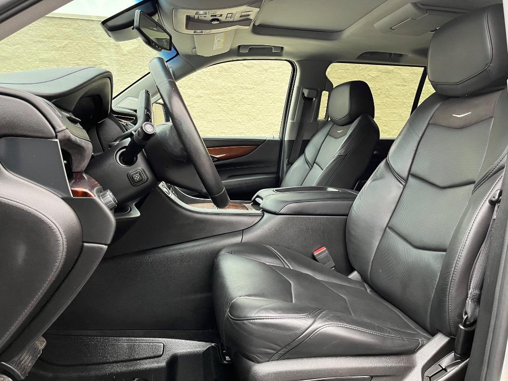 2016 Cadillac Escalade ESV Luxury photo