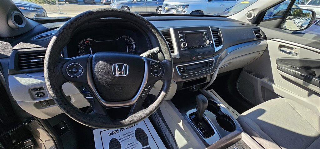 2017 Honda Pilot LX photo
