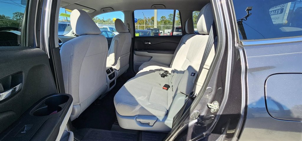 2017 Honda Pilot LX photo