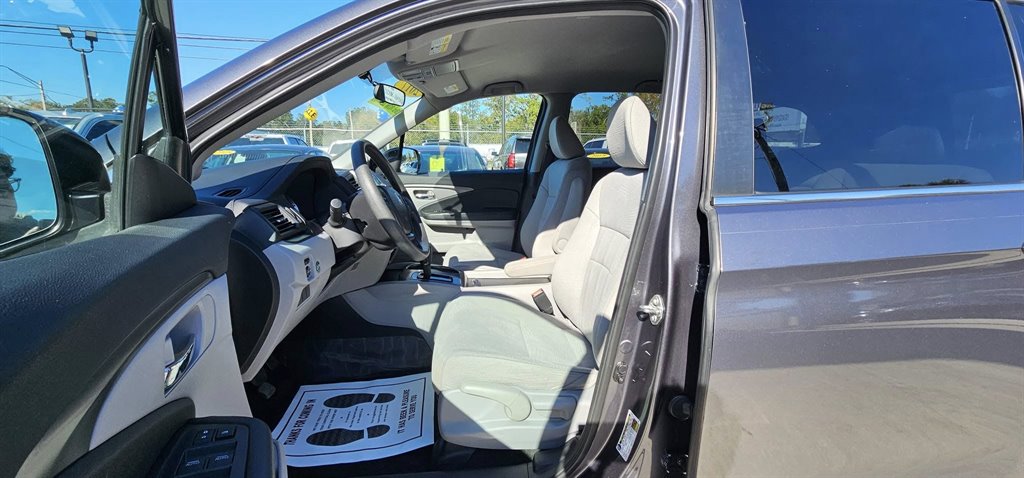 2017 Honda Pilot LX photo