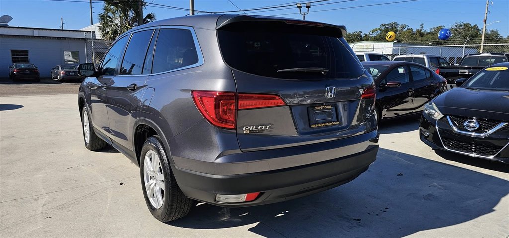 2017 Honda Pilot LX photo