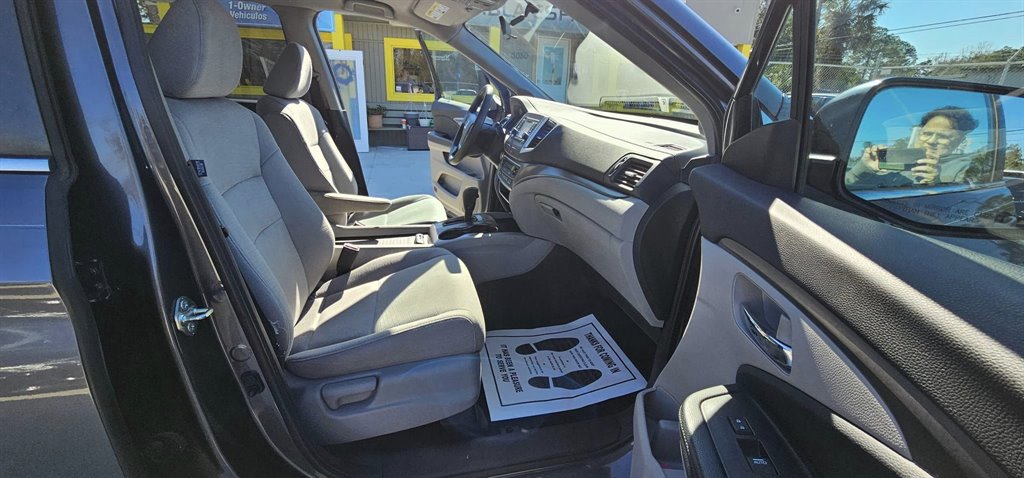 2017 Honda Pilot LX photo