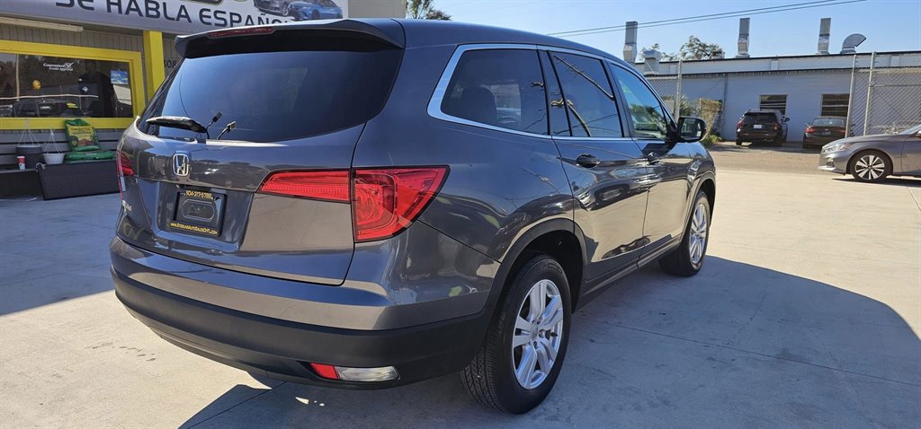 2017 Honda Pilot LX photo