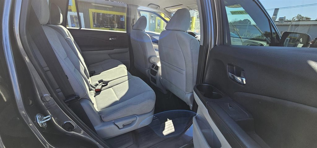 2017 Honda Pilot LX photo