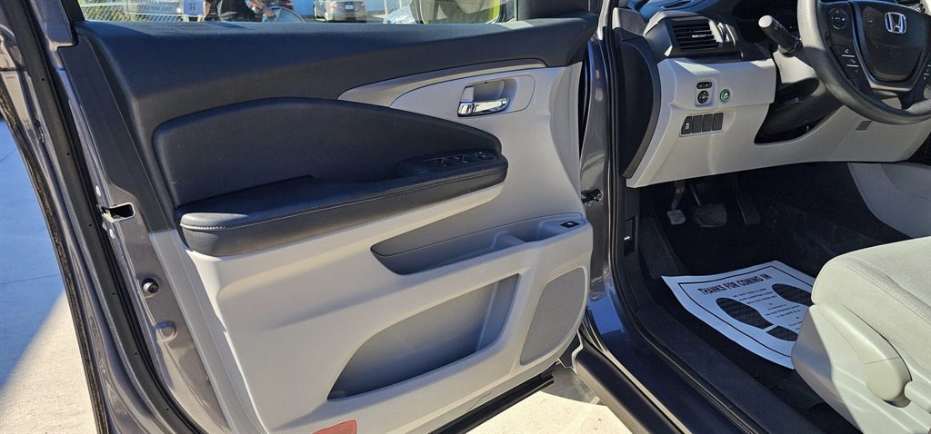 2017 Honda Pilot LX photo