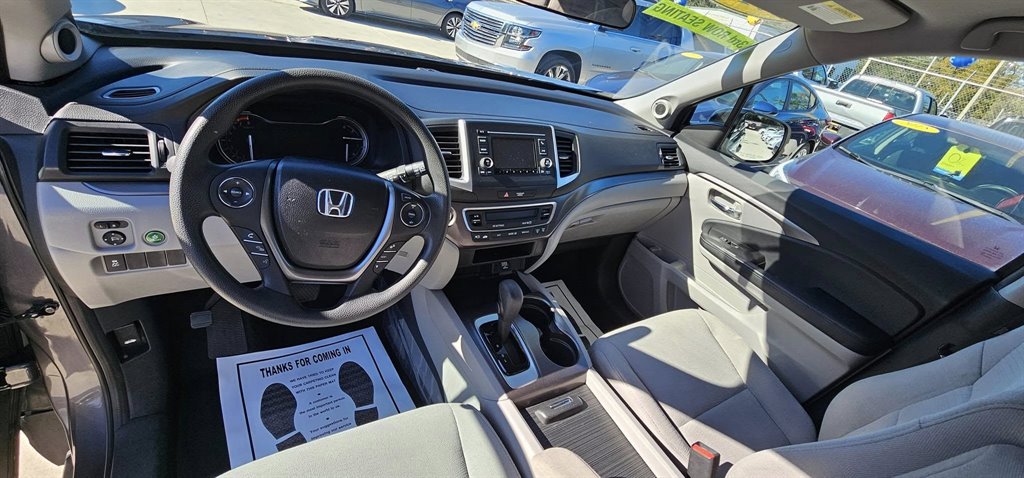2017 Honda Pilot LX photo