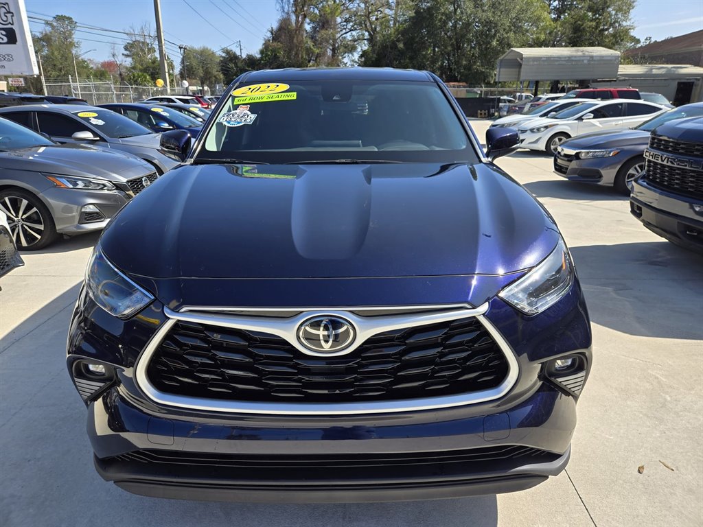 2022 Toyota Highlander LE photo