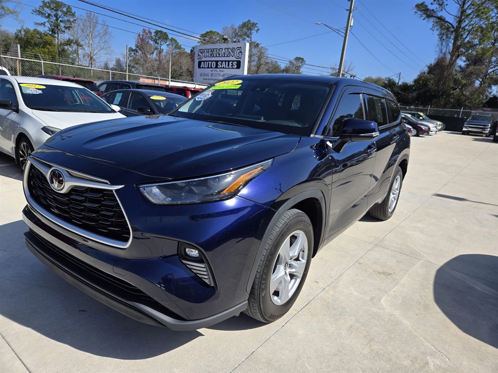 2022 Toyota Highlander LE photo