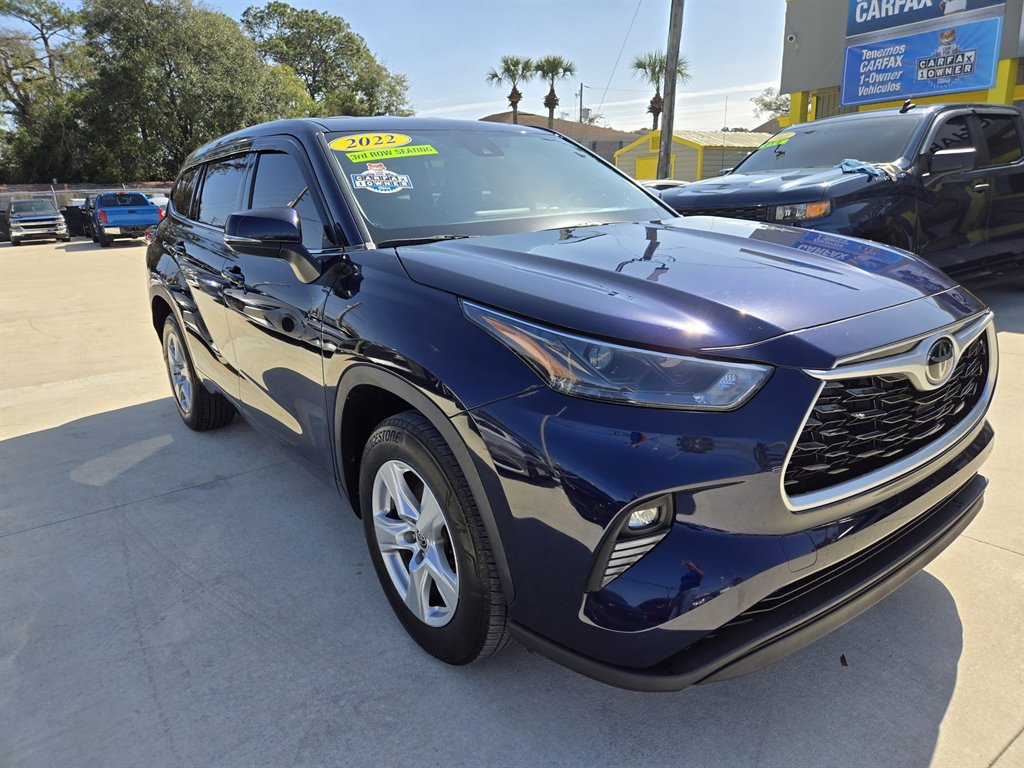 2022 Toyota Highlander LE photo