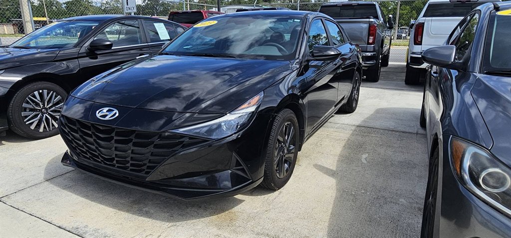 2023 Hyundai Elantra - $26,999