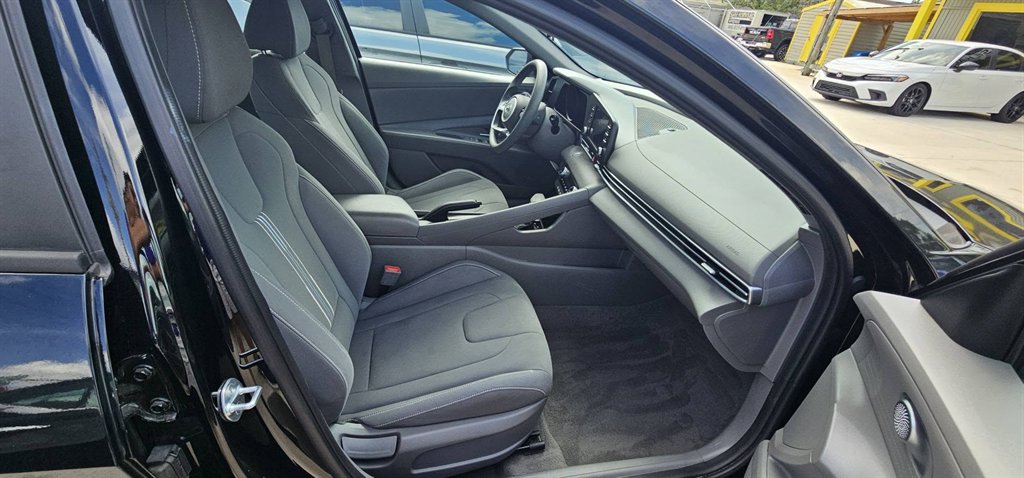 2023 Hyundai Elantra - $26,999