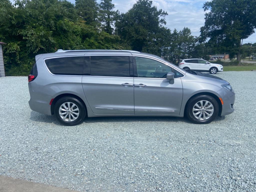 2019 Chrysler Pacifica - $14,995