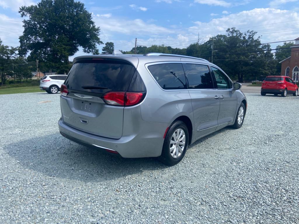 2019 Chrysler Pacifica - $14,995