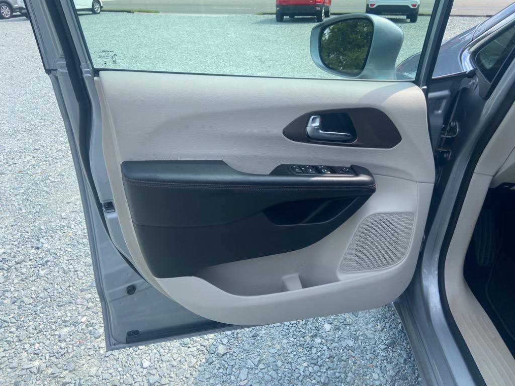 2019 Chrysler Pacifica - $14,995