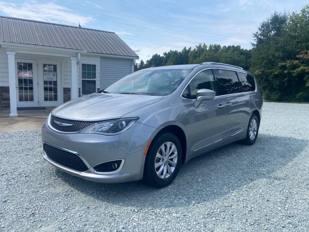 2019 Chrysler Pacifica - $14,995