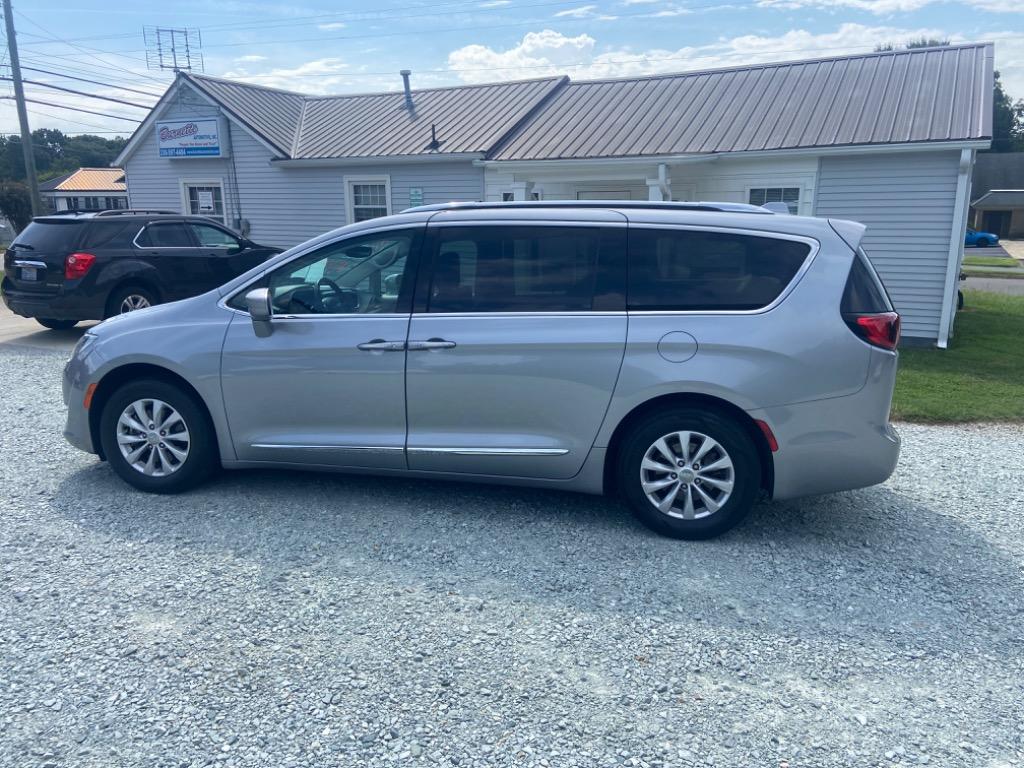 2019 Chrysler Pacifica - $14,995