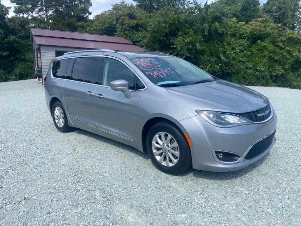 2019 Chrysler Pacifica - $14,995