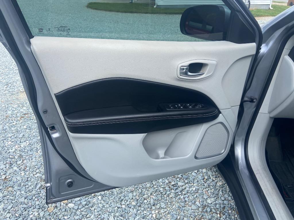 2019 Jeep Compass - $9,995