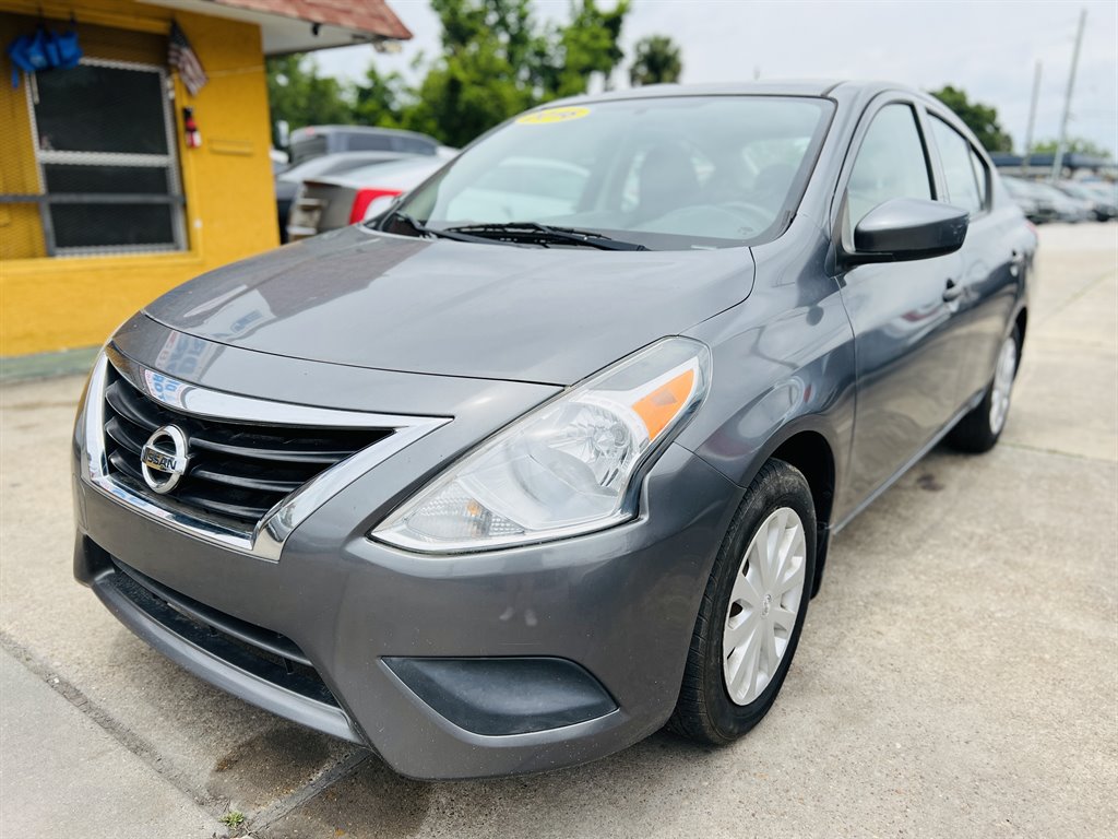 2016 Nissan Versa SV photo