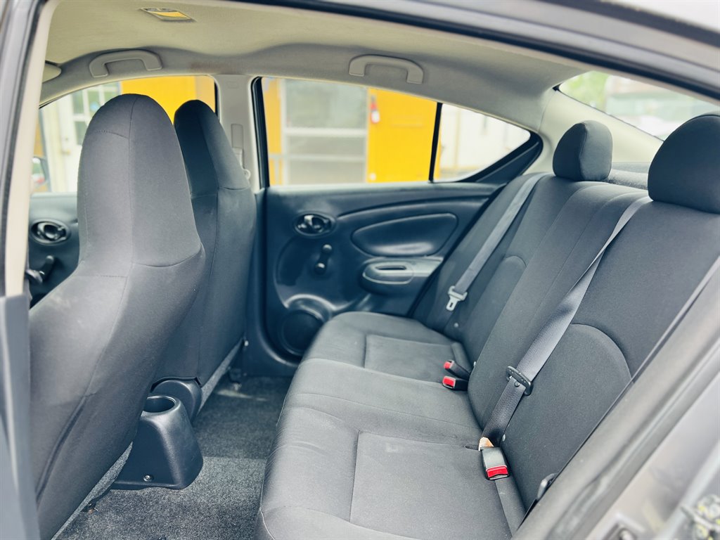 2016 Nissan Versa SV photo