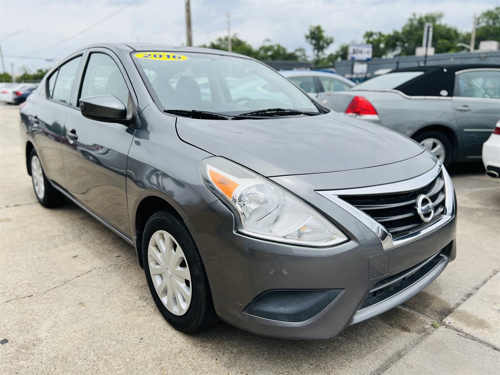 2016 Nissan Versa SV photo