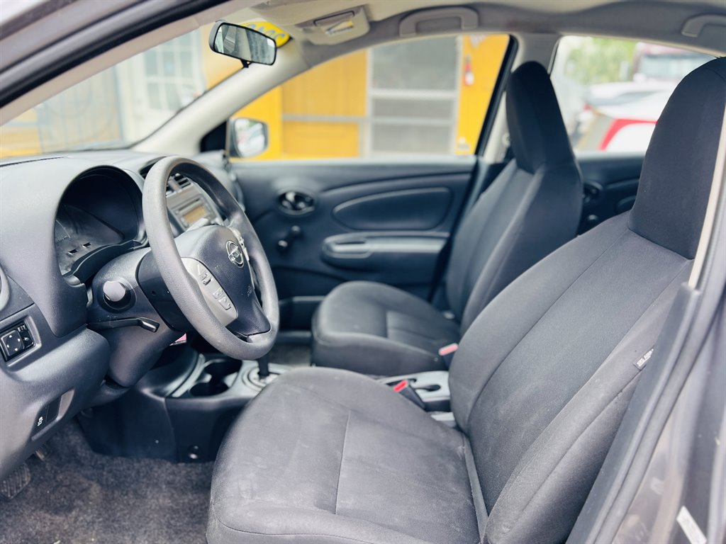 2016 Nissan Versa SV photo