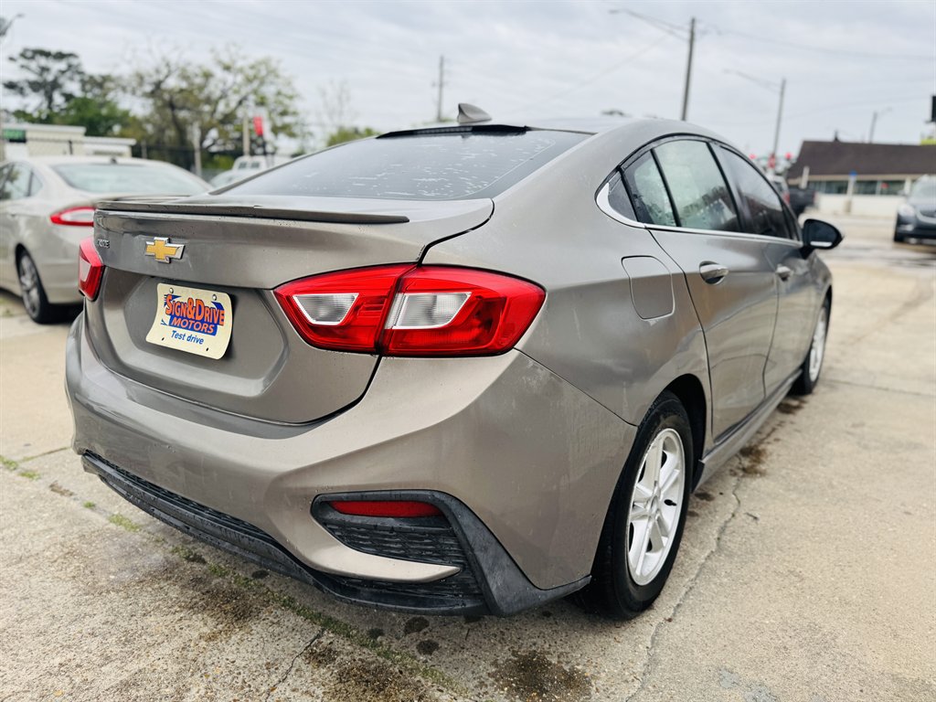 2017 Chevrolet Cruze - $10,999