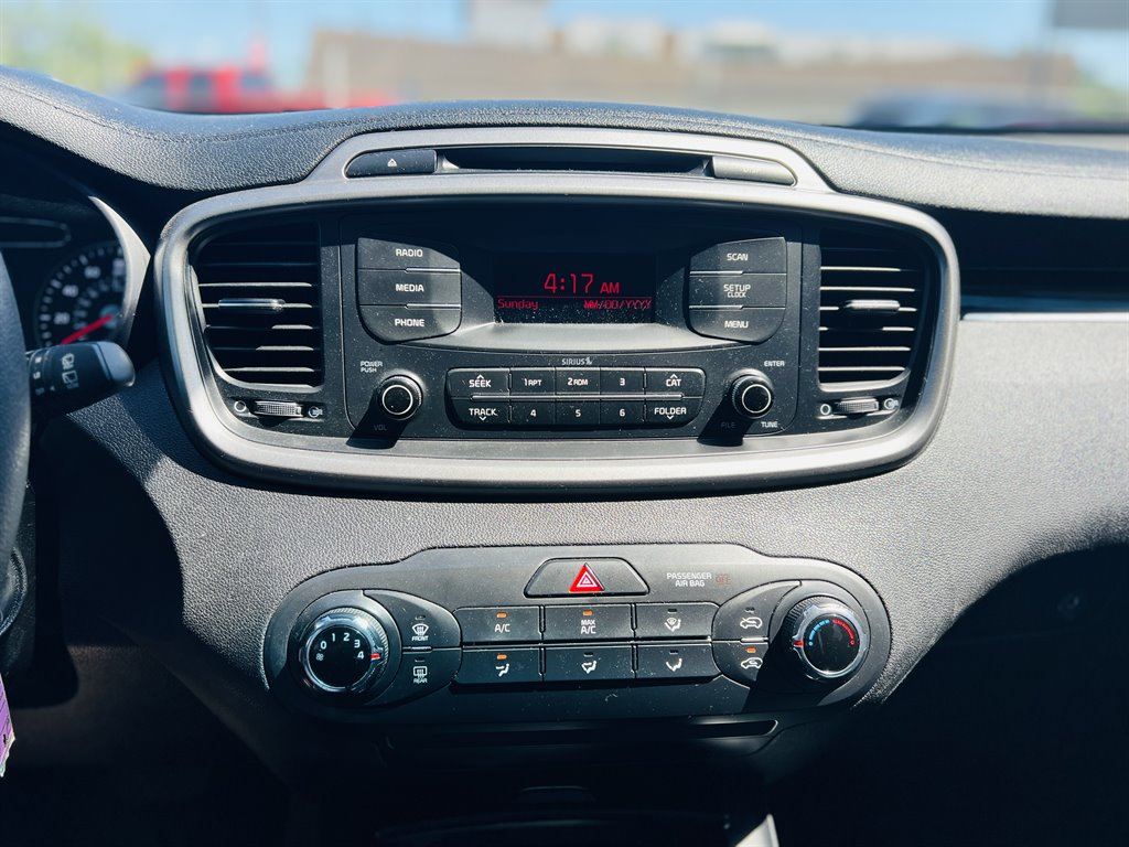 2016 Kia Sorento LX photo