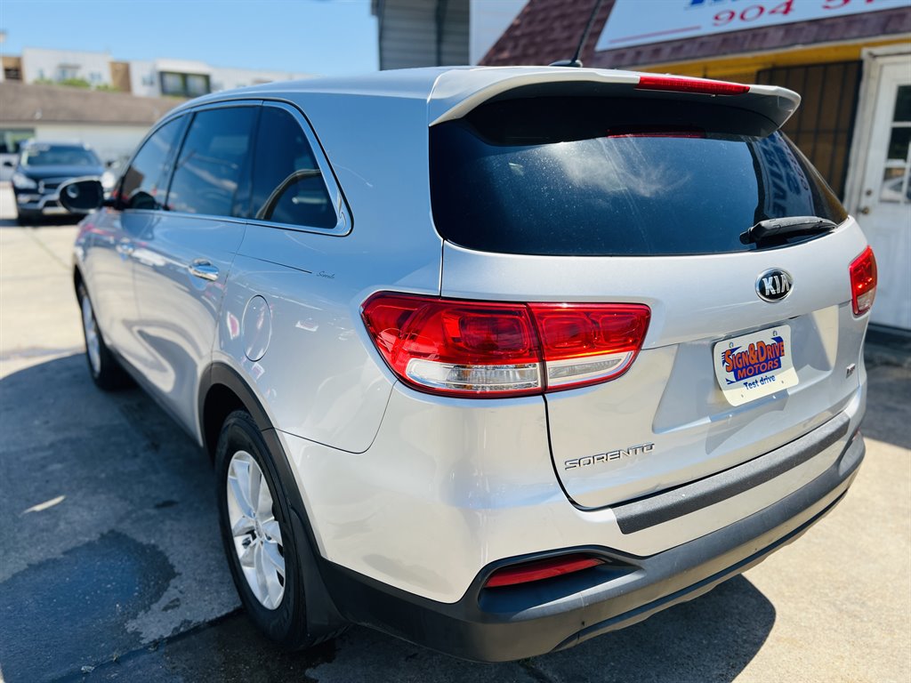 2016 Kia Sorento LX photo