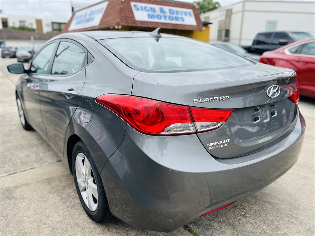2012 Hyundai Elantra GLS photo