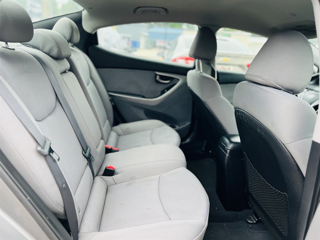 2012 Hyundai Elantra GLS photo