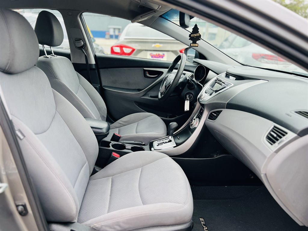 2012 Hyundai Elantra GLS photo