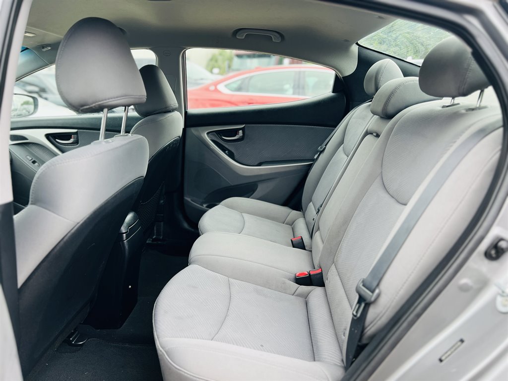 2012 Hyundai Elantra GLS photo