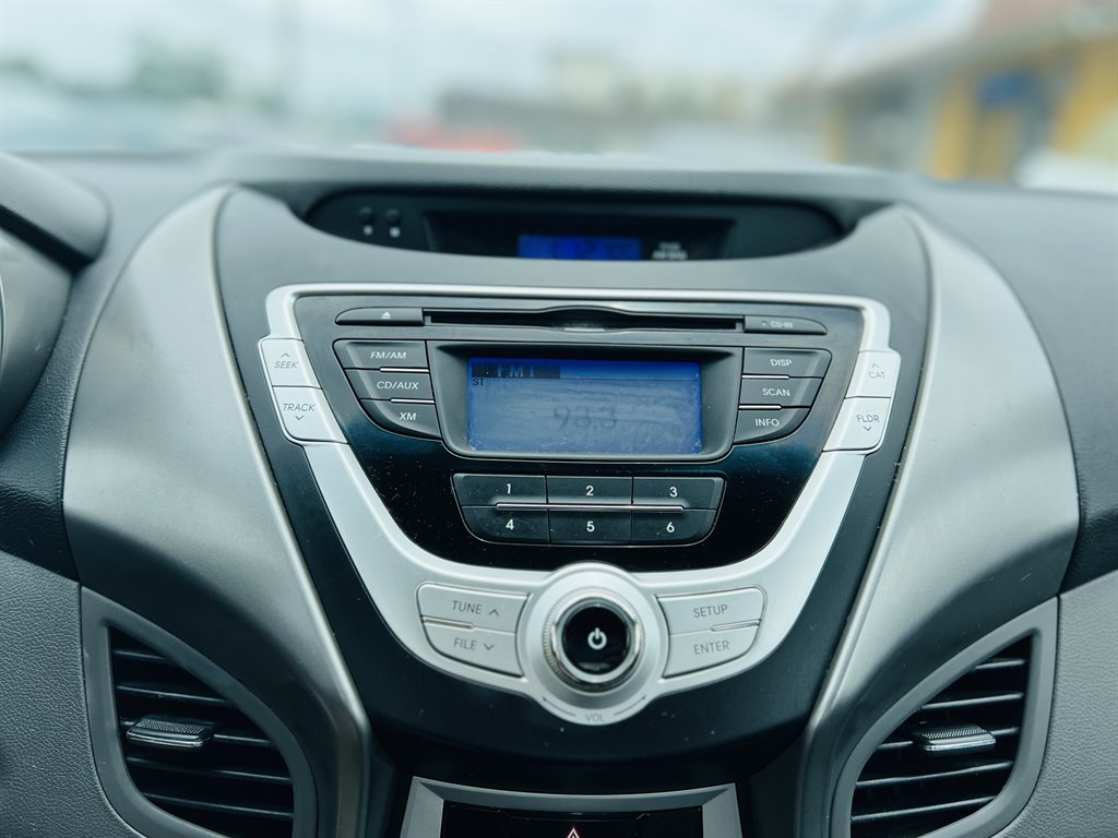 2012 Hyundai Elantra GLS photo