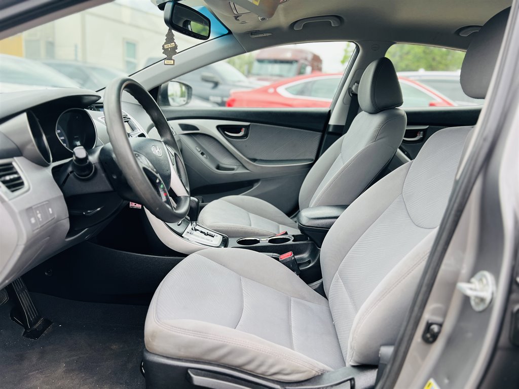 2012 Hyundai Elantra GLS photo