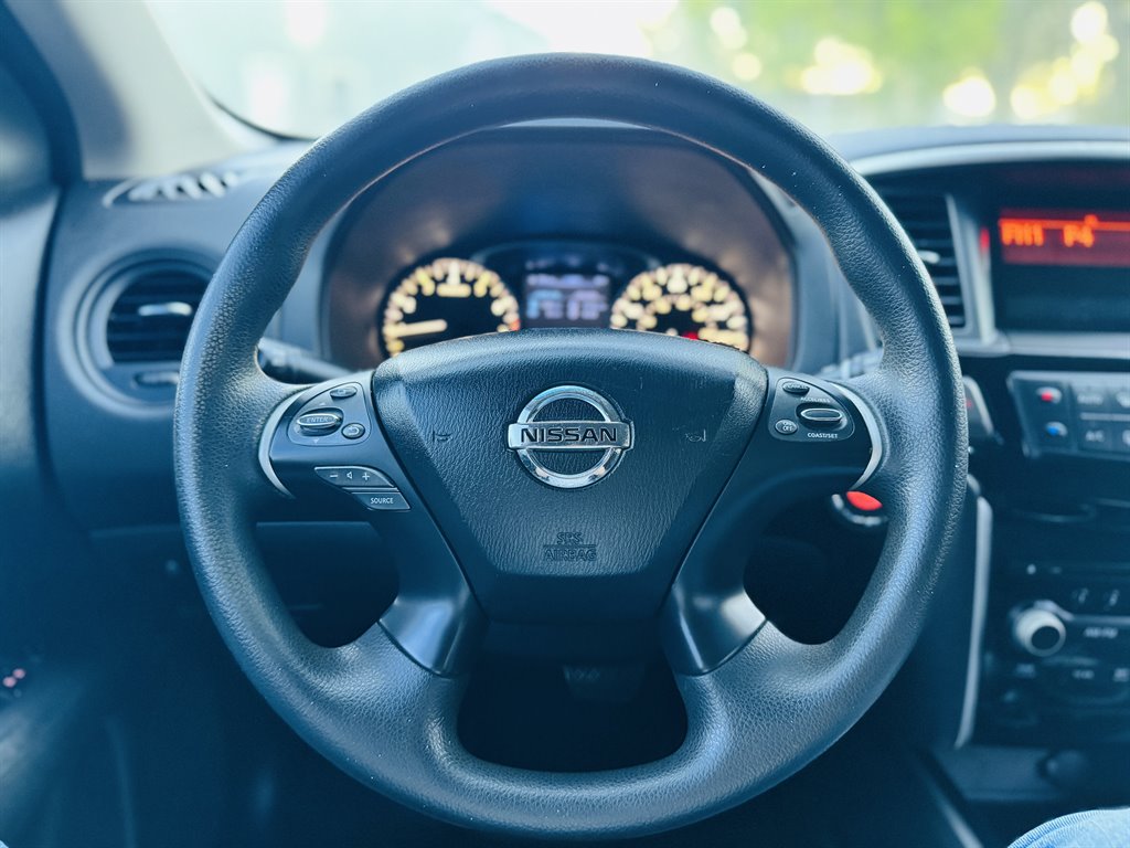 2014 Nissan Pathfinder S photo