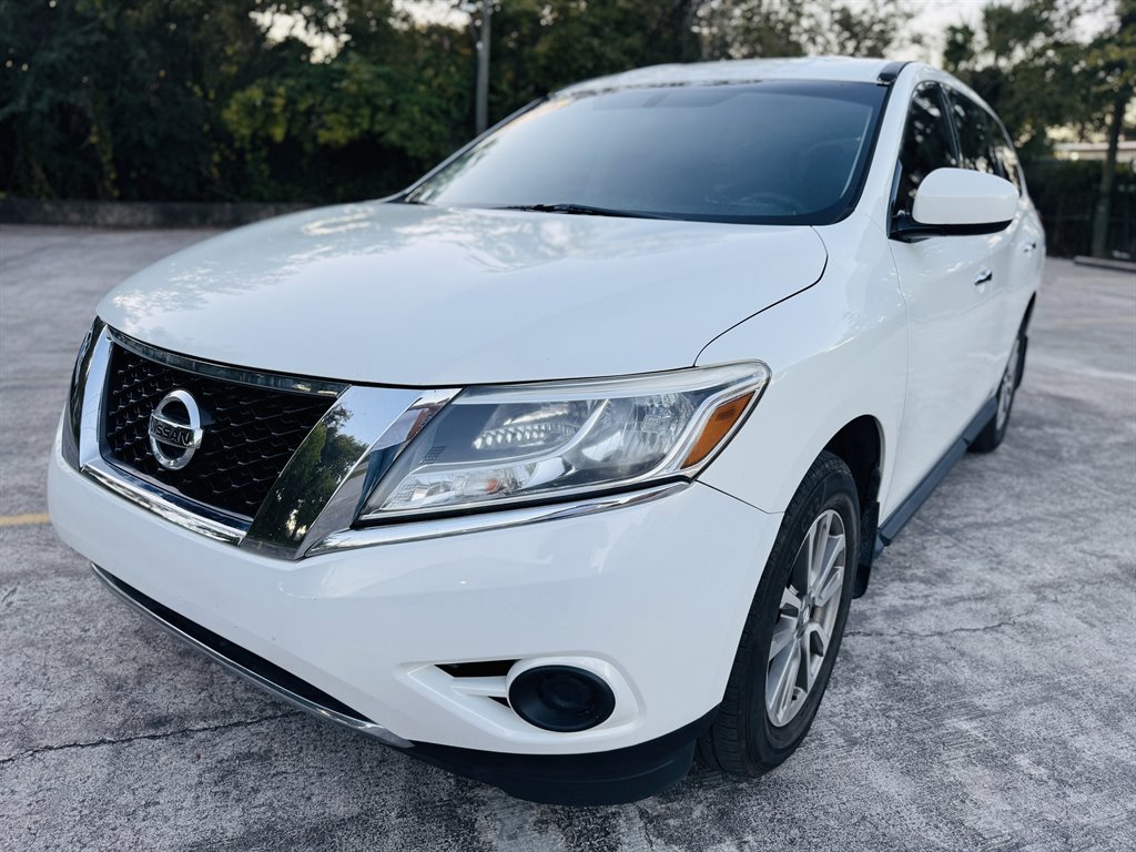 2014 Nissan Pathfinder S photo