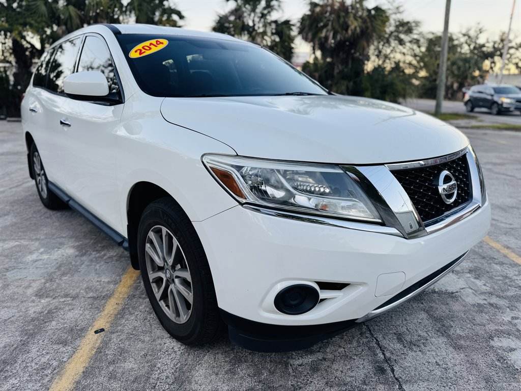 2014 Nissan Pathfinder S photo