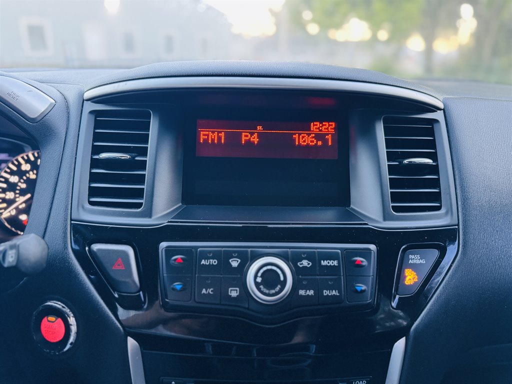 2014 Nissan Pathfinder S photo