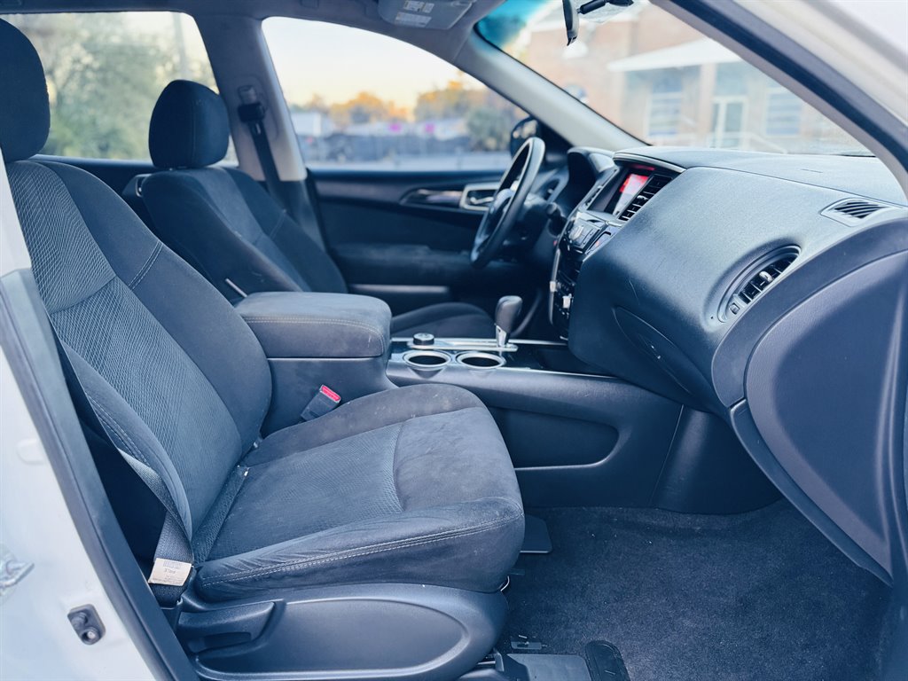 2014 Nissan Pathfinder S photo