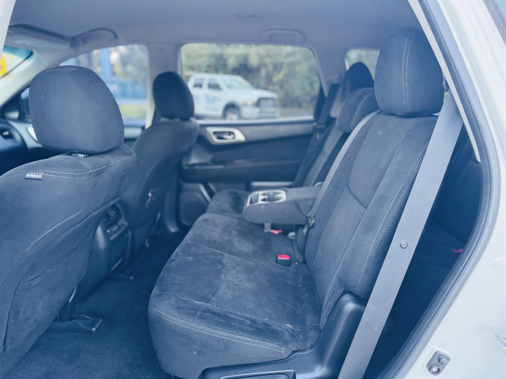 2014 Nissan Pathfinder S photo