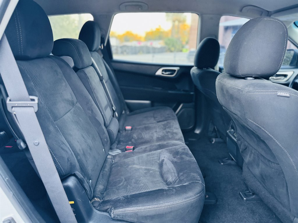 2014 Nissan Pathfinder S photo