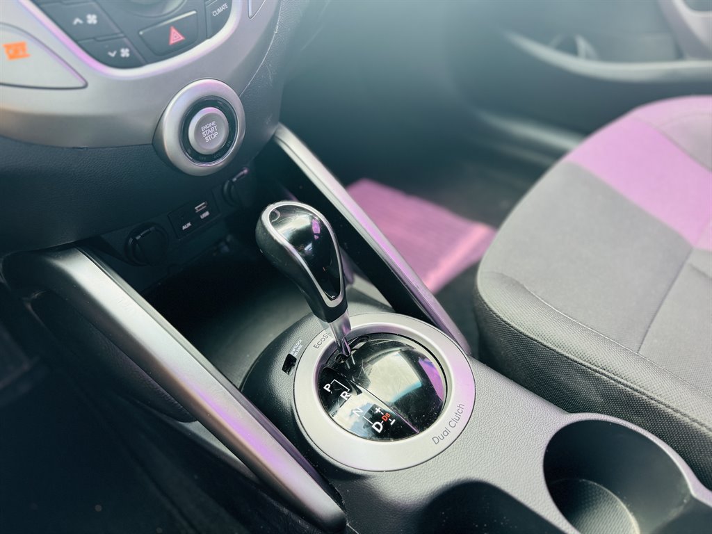 2017 Hyundai Veloster Value Edition photo