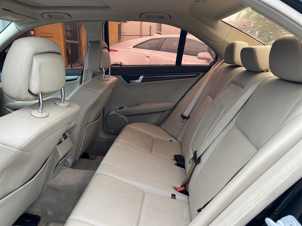 2009 Mercedes-Benz C-Class - $4,550