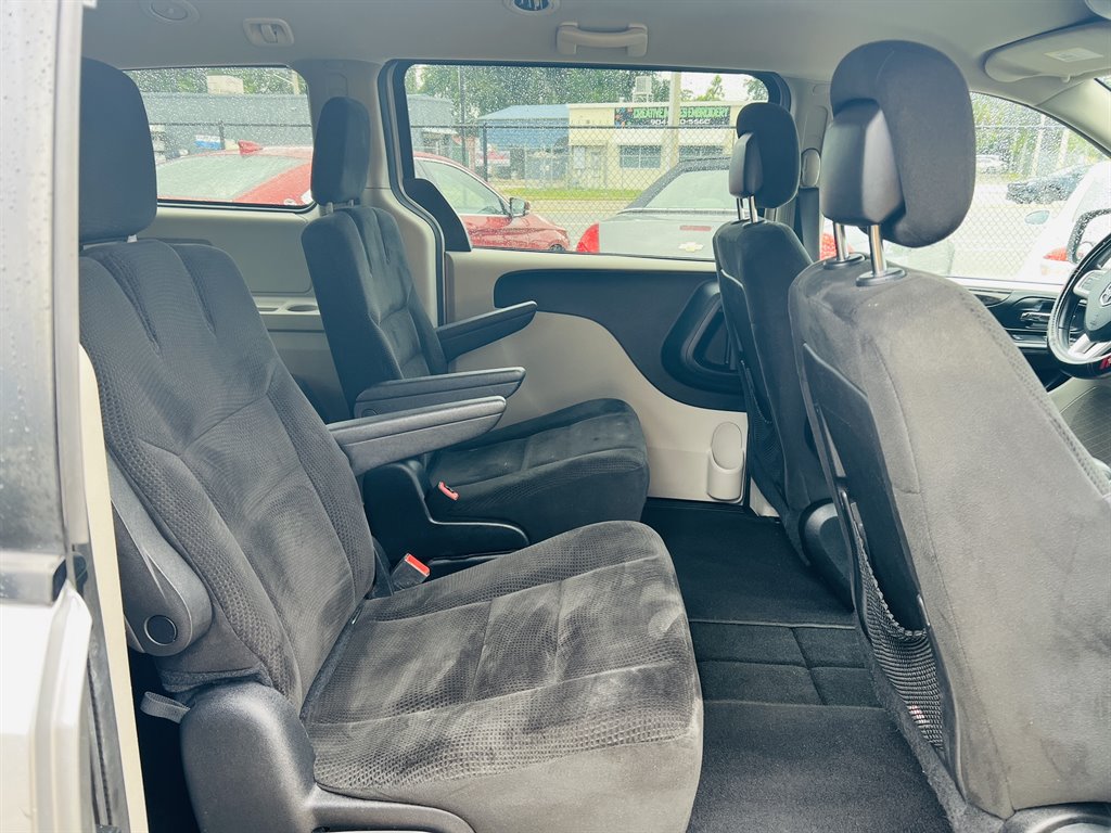 2016 Dodge Grand Caravan - $5,990