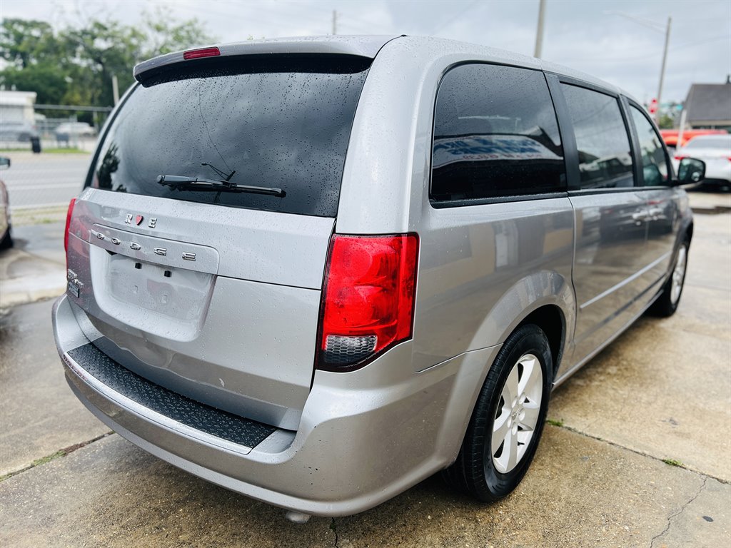 2016 Dodge Grand Caravan - $5,990