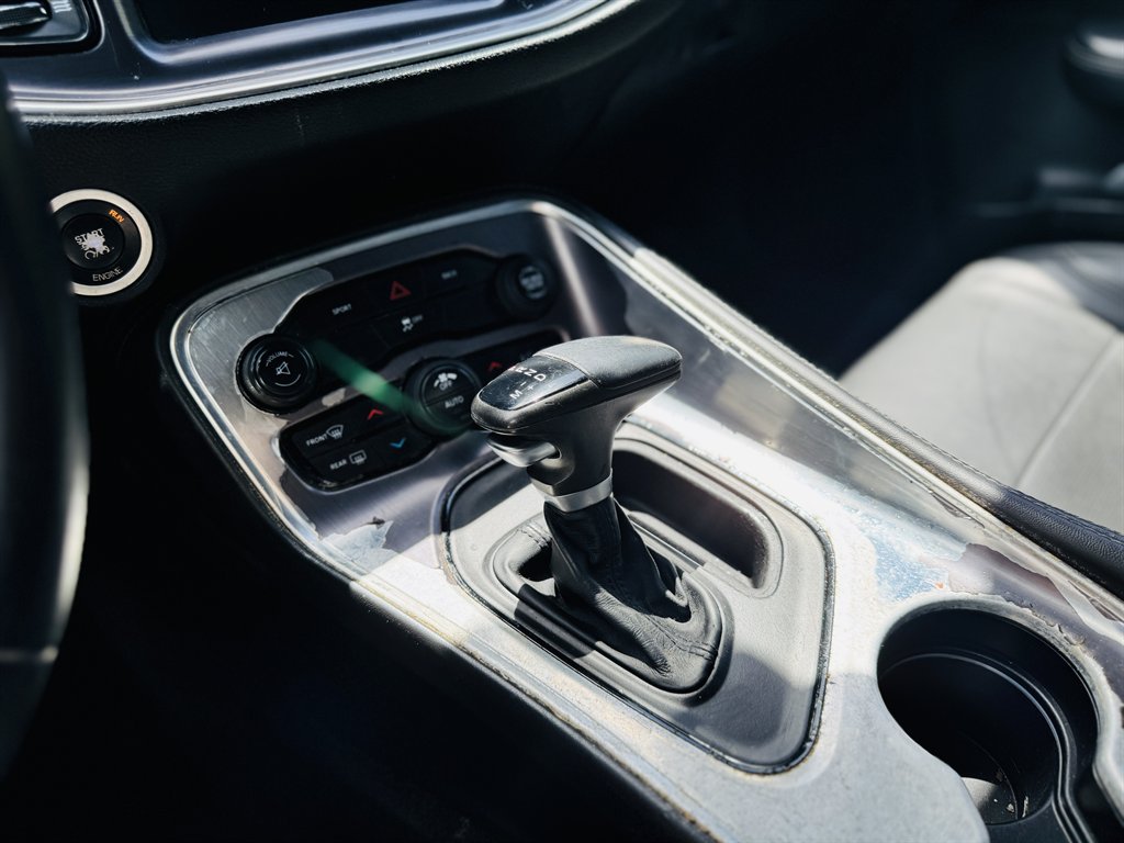 2015 Dodge Challenger SXT photo