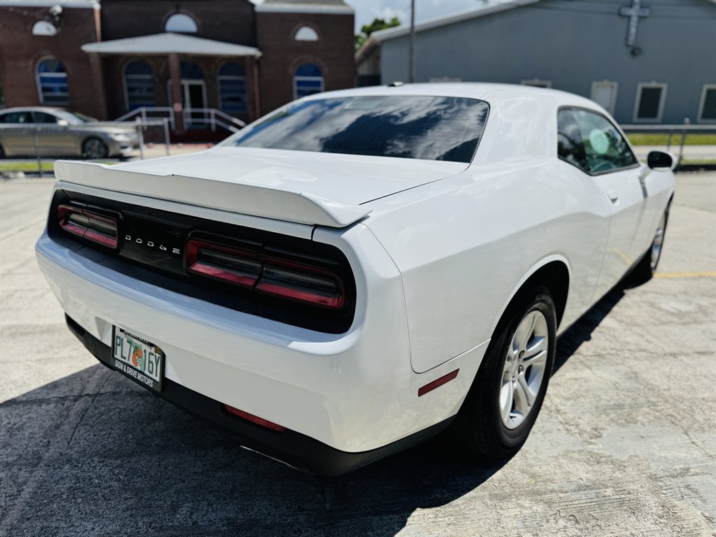 2015 Dodge Challenger SXT photo