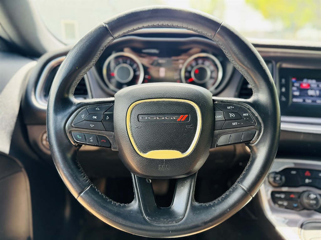 2015 Dodge Challenger SXT photo